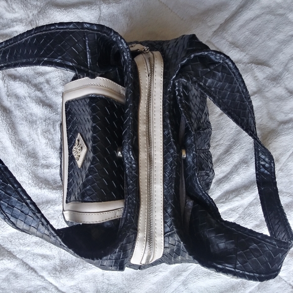 - Simplyvera Vera Wang handbag. - Picture 8 of 8